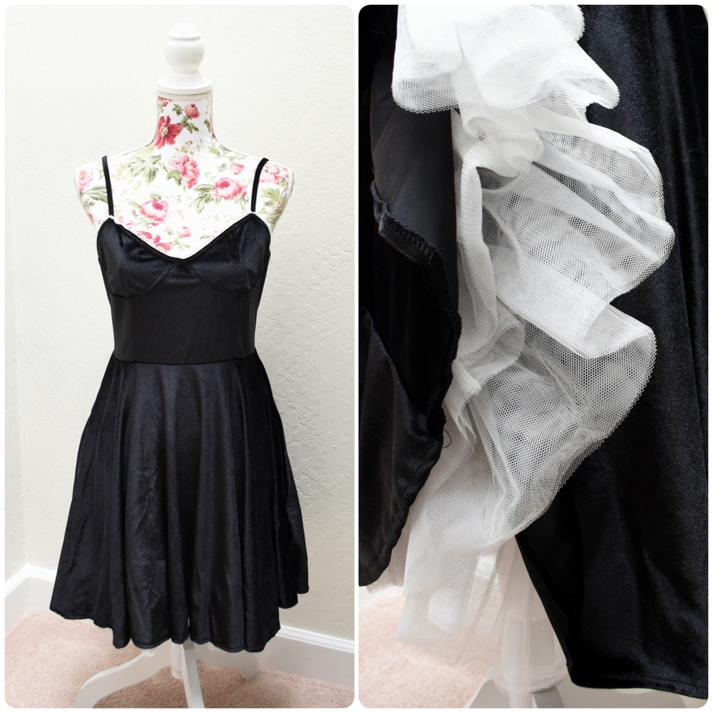 NWT Lavish Ivy Selena Velvet Lace Tulle Trim Underskirt Sweetheart Swing Dress